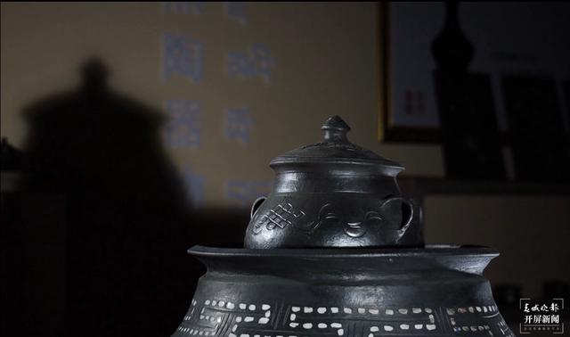 【2020迪慶故事】 千年尼西黑陶制陶人：一門手藝養(yǎng)活家鄉(xiāng)人（春城晚報(bào)-開(kāi)屏新聞?dòng)浾?木曉雯 周柯妤 王宇衡 攝影報(bào)道）4.jpg